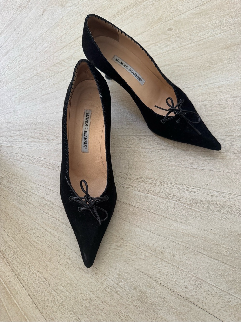 Manolo Blahnik Black Pointed Suede Bow Low Heels
